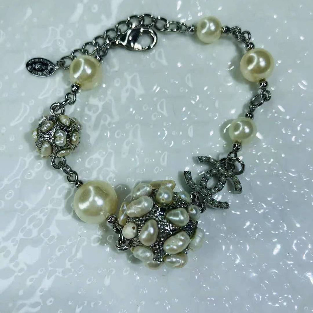 Xiaoxiang classic vintage brass bracelet product image 9, provided for visual reference and product detail review