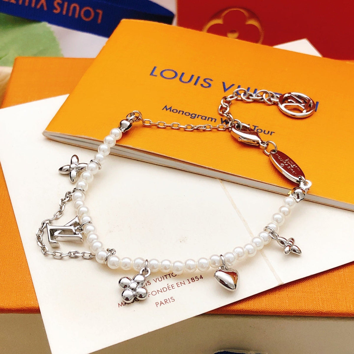 Pearl Heart Bracelet product image 2, provided for visual reference and product detail review