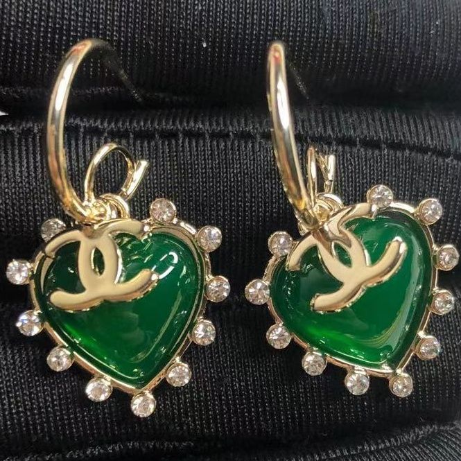 (C earrings) Small fragrant vintage earrings product image 4, provided for visual reference and product detail review