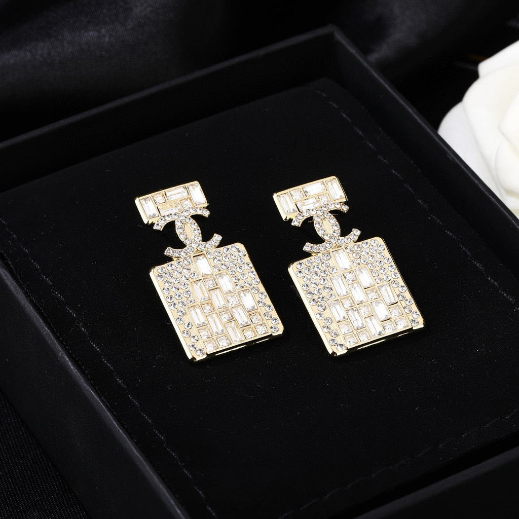 High-Quality Stud Earrings-147 product image 6, provided for visual reference and product detail review