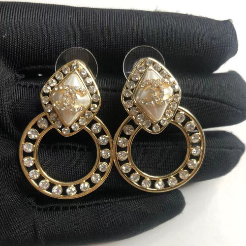 (C earrings) Small fragrant vintage earrings product image 2, provided for visual reference and product detail review