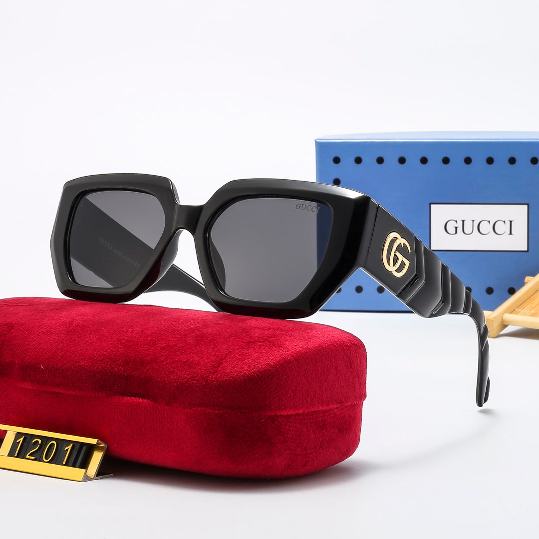 2022 New Ladies Fashion Classic Sunglasses product image 1, provided for visual reference and product detail review