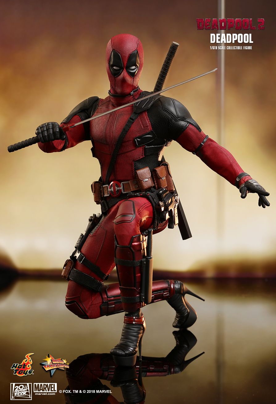 Hot Toys Deadpool 1/6 Scale Action Figure product image 6, provided for visual reference and product detail review
