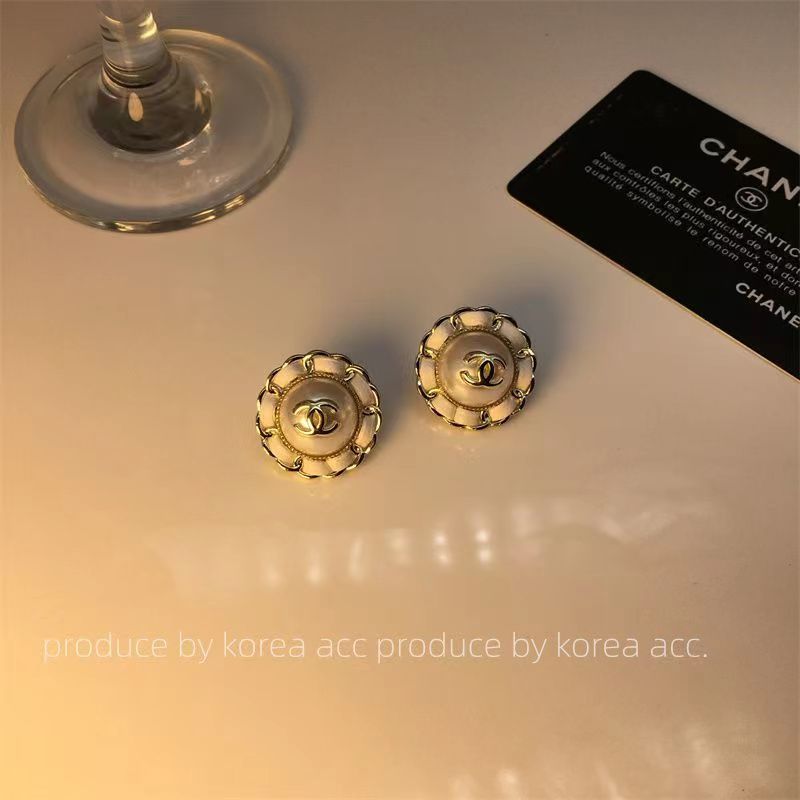Small fragrant diamond pearl Earrings product image 21, provided for visual reference and product detail review