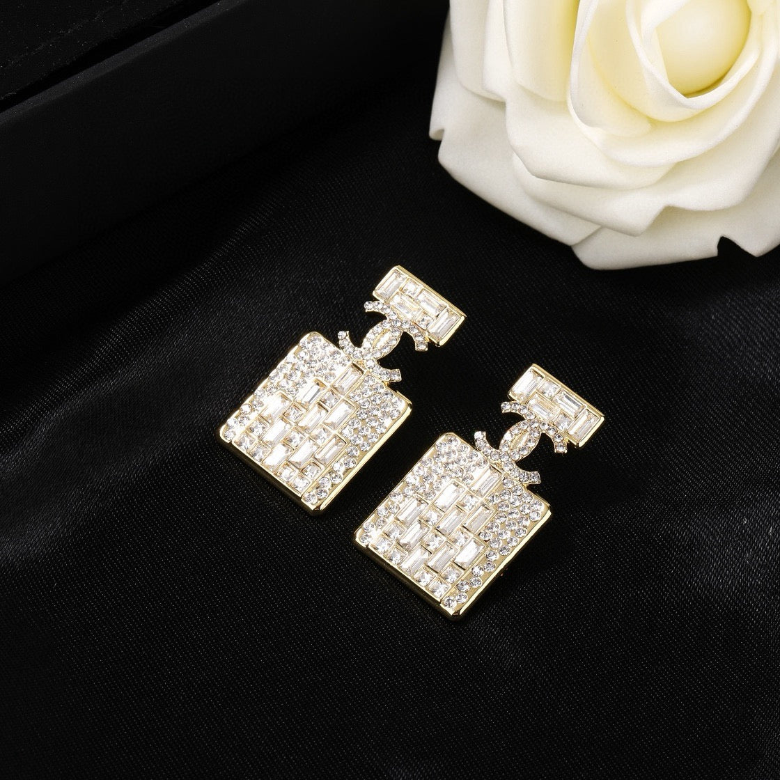 High-Quality Stud Earrings-147 product image 2, provided for visual reference and product detail review