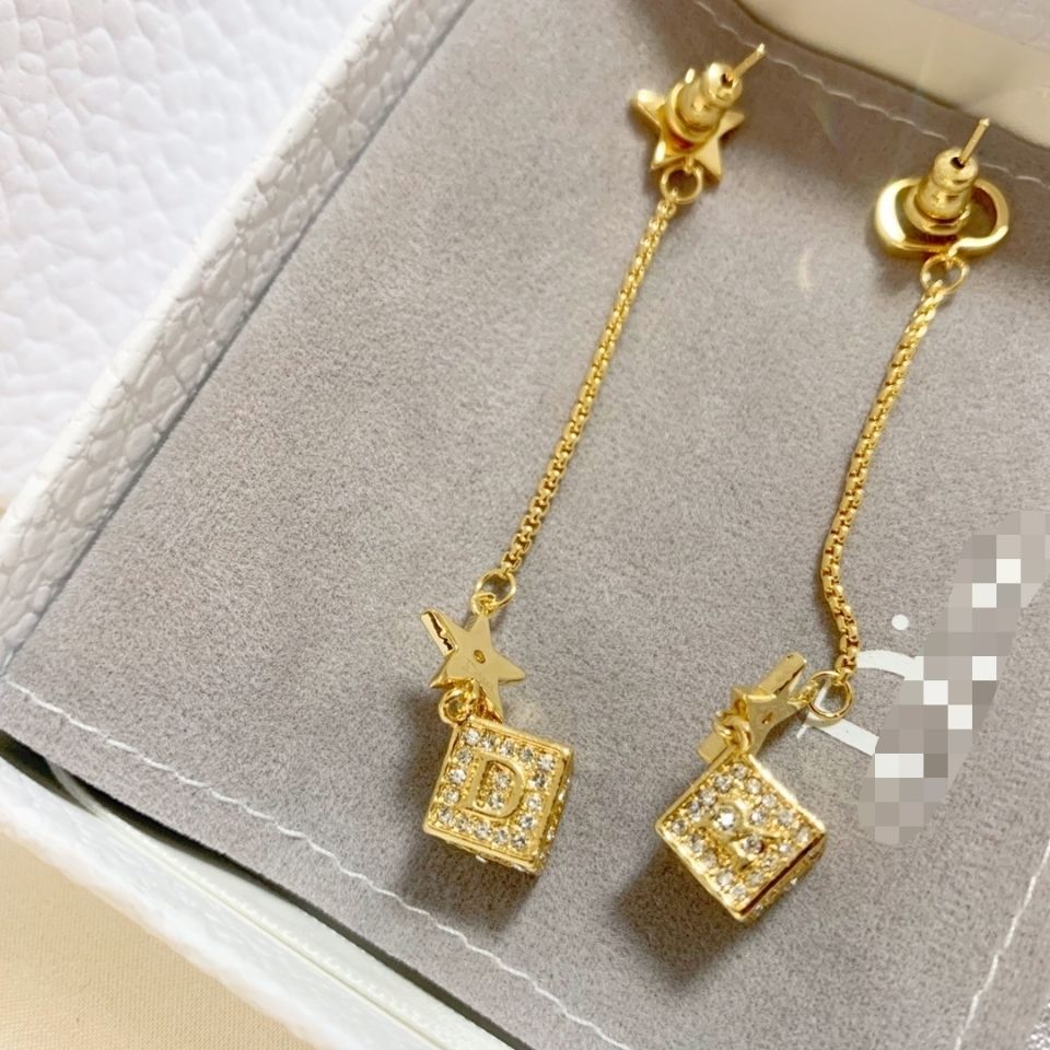 Full of letters and star earrings product image 4, provided for visual reference and product detail review