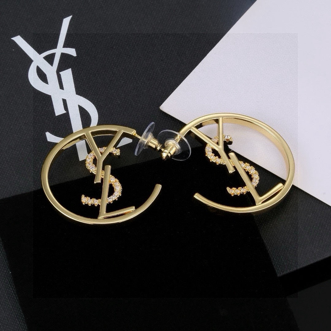 High-Quality Stud Earrings-52 product image 4, provided for visual reference and product detail review