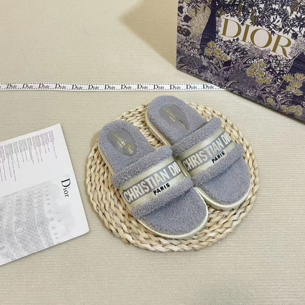 2023 Autumn and Winter lamb hair slippers product image 2, provided for visual reference and product detail review