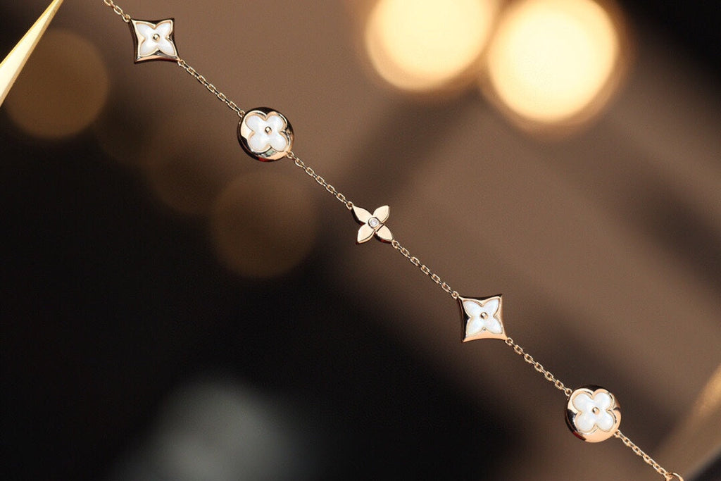 Four-Leaf Clover Bracelet product image 6, provided for visual reference and product detail review