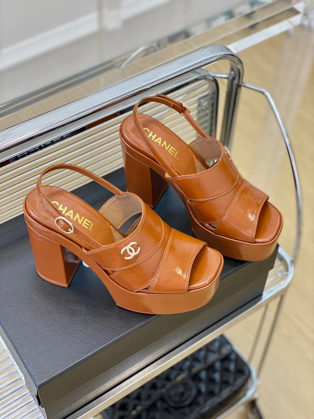 2023 Showcase platform sandals with a platform sole-S51 product image 1, provided for visual reference and product detail