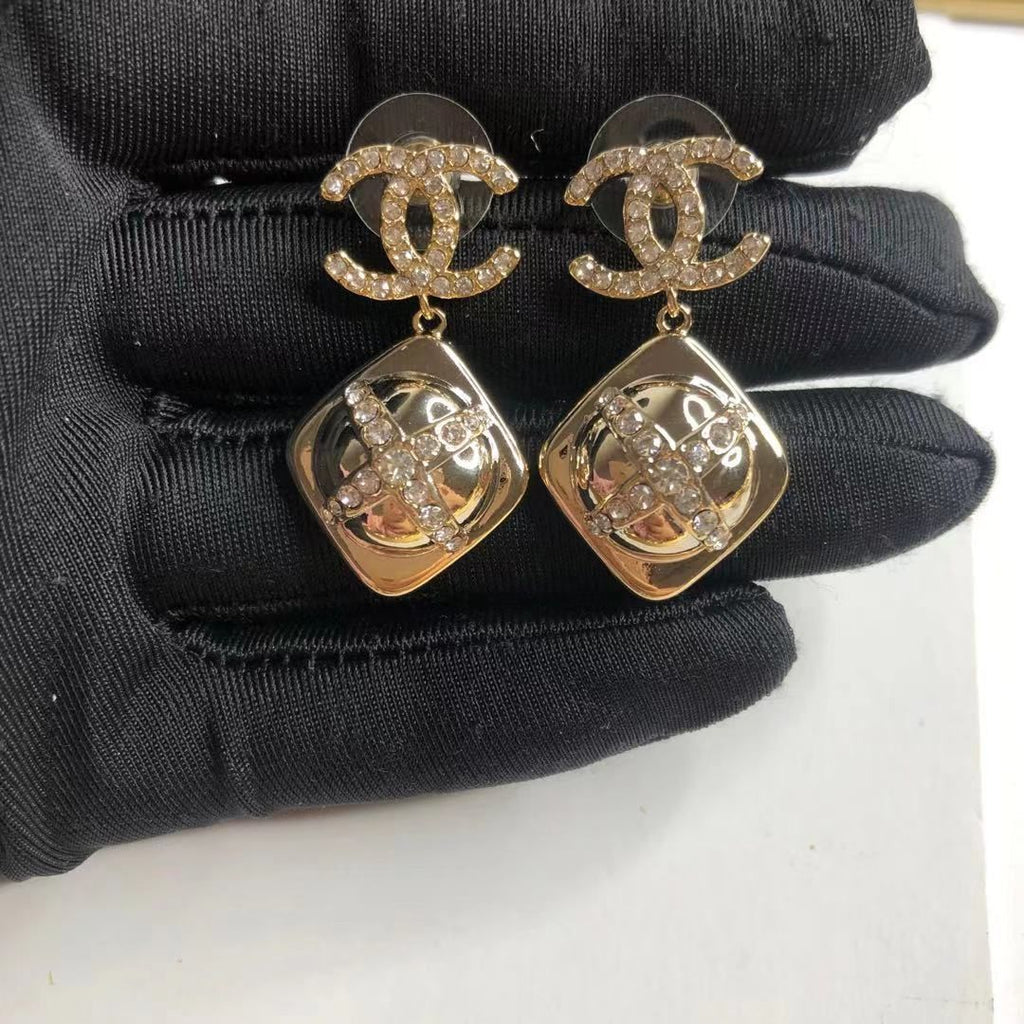 (C earrings) Small fragrant vintage earrings product image 26, provided for visual reference and product detail review