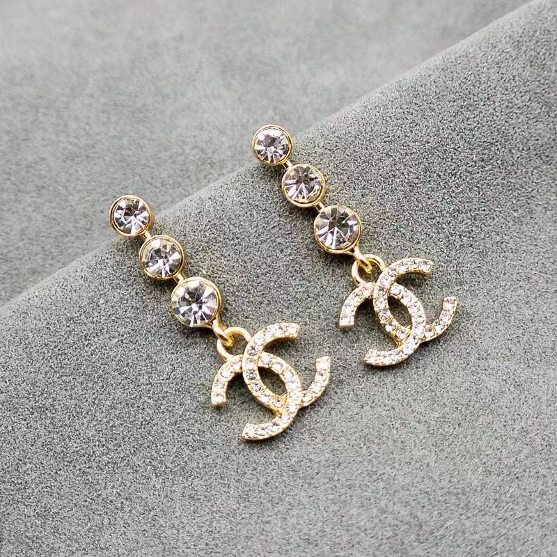 Small fragrant diamond pearl earrings product image 8, provided for visual reference and product detail review