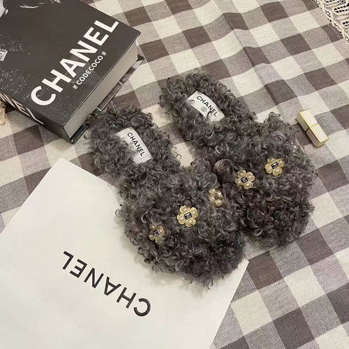 2023 Autumn and Winter lamb hair slippers product image 1, provided for visual reference and product detail review
