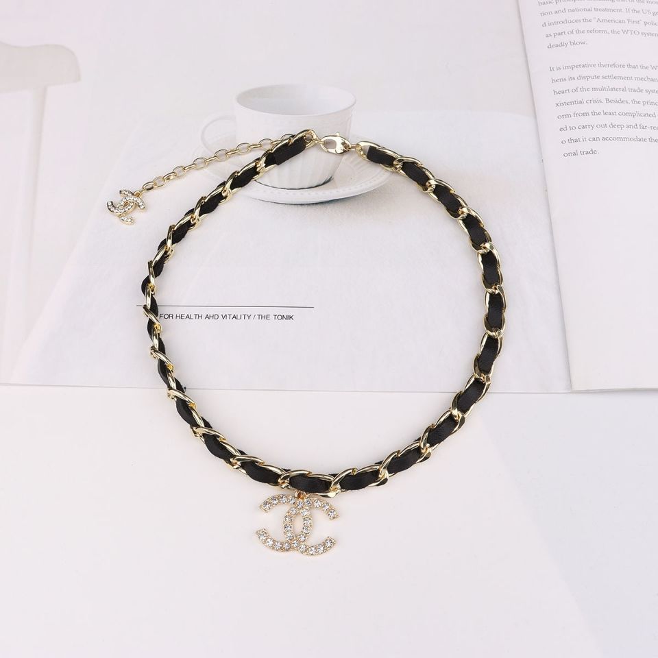 Light luxury necklace necklace product image 2, provided for visual reference and product detail review