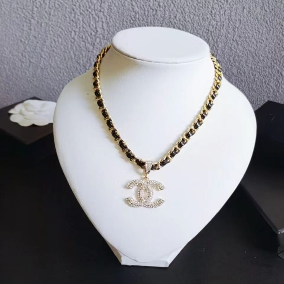 2023 New Fashion Glitter Necklace product image 7, provided for visual reference and product detail review