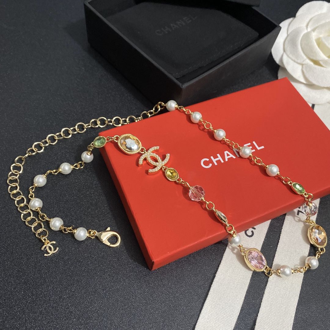 Oval Colorful Crystal Neckchain product image 3, provided for visual reference and product detail review