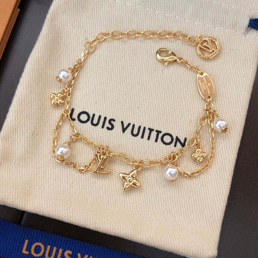 Golden Flower Pearl Bracelet & Necklace product image 10, provided for visual reference and product detail review