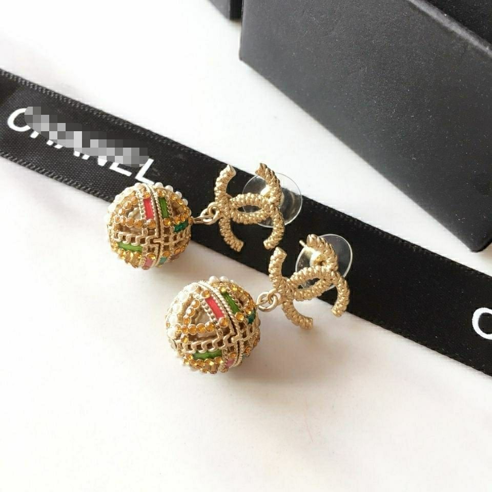 Skeleton ball pearl earrings product image 4, provided for visual reference and product detail review