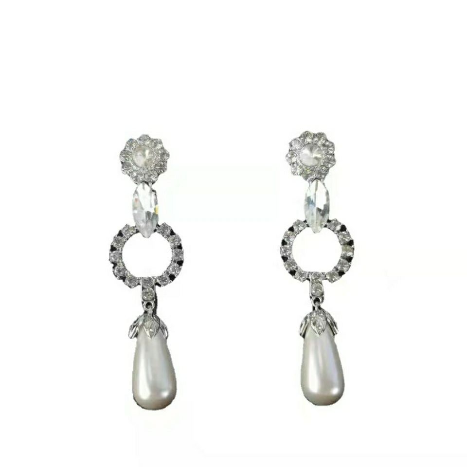 Diamond-set stud earrings product image 3, provided for visual reference and product detail review