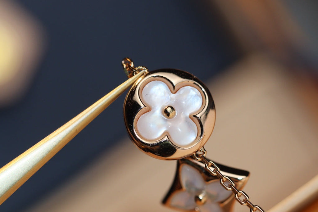Four-Leaf Clover Bracelet product image 4, provided for visual reference and product detail review