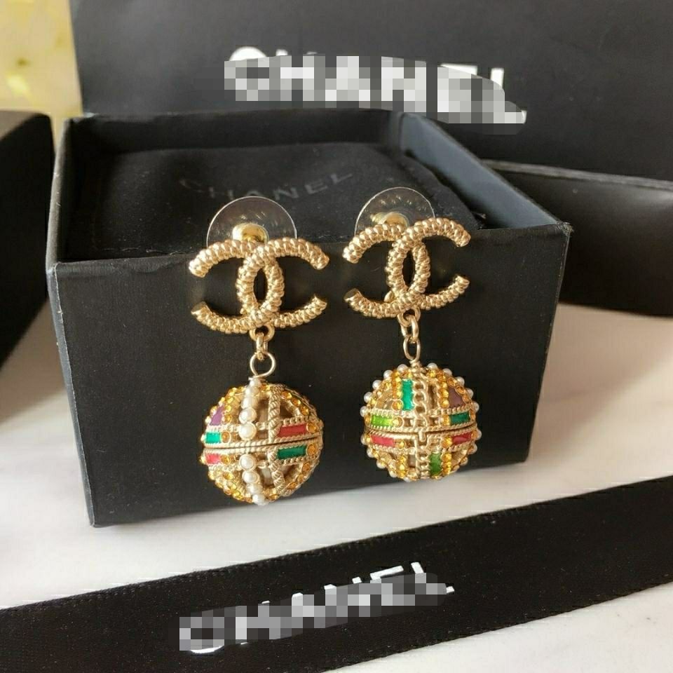 Skeleton ball pearl earrings product image 2, provided for visual reference and product detail review