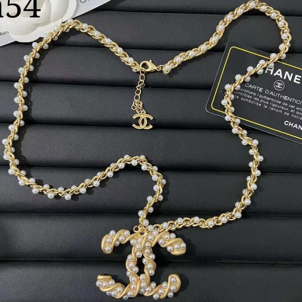 Pearl necklace product image 3, provided for visual reference and product detail review