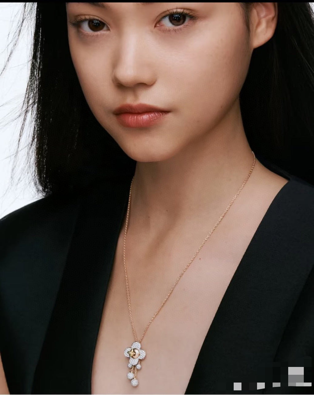 High-Quality Sunflower Necklace product image 3, provided for visual reference and product detail review