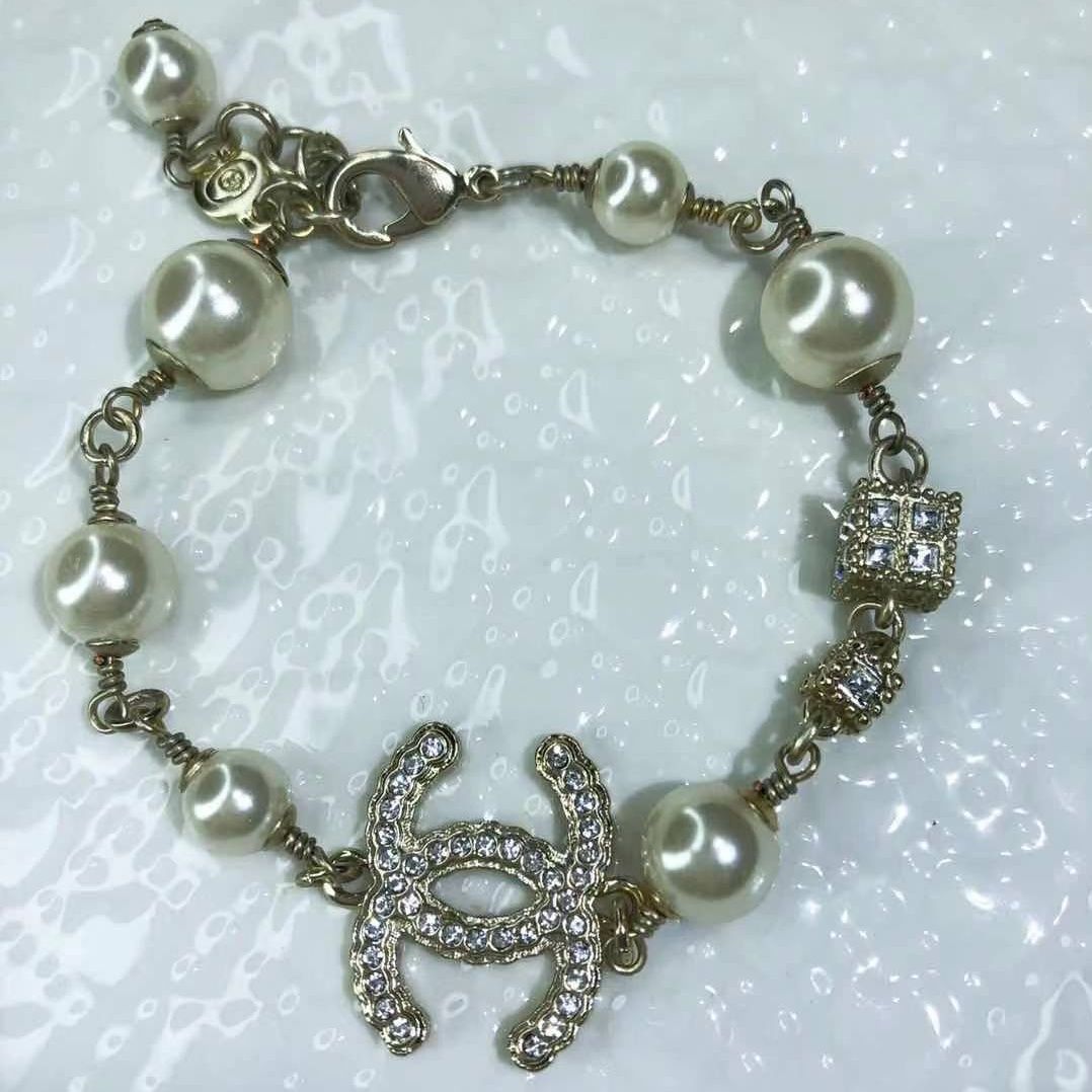 Xiaoxiang classic vintage brass bracelet product image 4, provided for visual reference and product detail review
