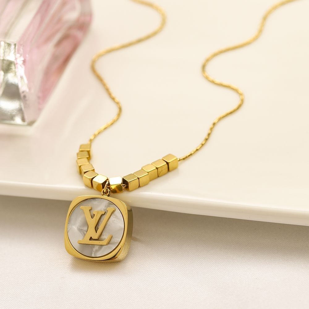 Fashion simple titanium steel gold-plated necklace product image 3, provided for visual reference and product detail review
