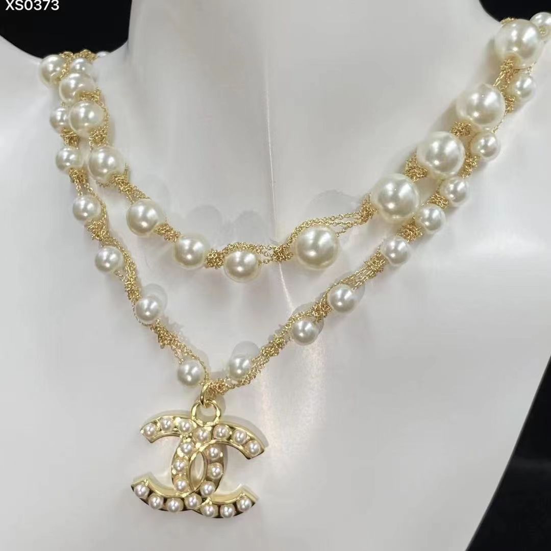 2023 New Fashion Imitation Pearl Necklace product image 3, provided for visual reference and product detail review