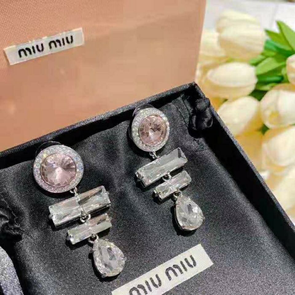 Diamond earring product image 2, provided for visual reference and product detail review