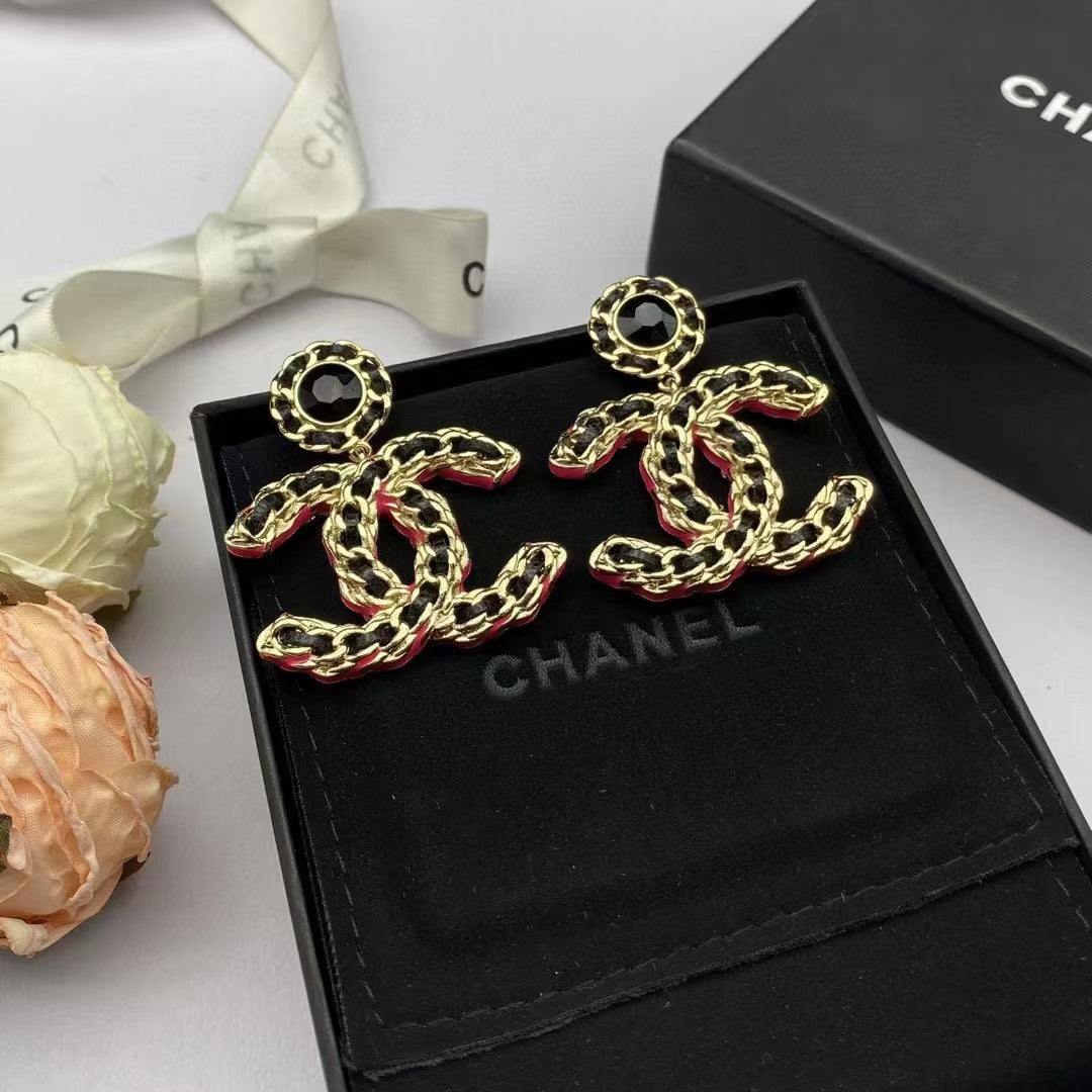 Small fragrant diamond pearl earrings product image 3, provided for visual reference and product detail review