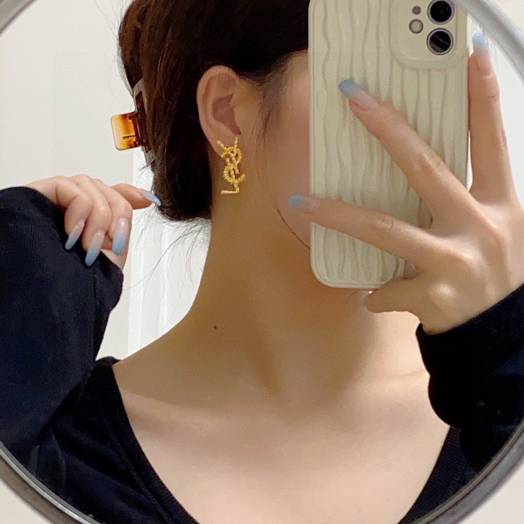 High-Quality Stud Earrings-56 product image 2, provided for visual reference and product detail review