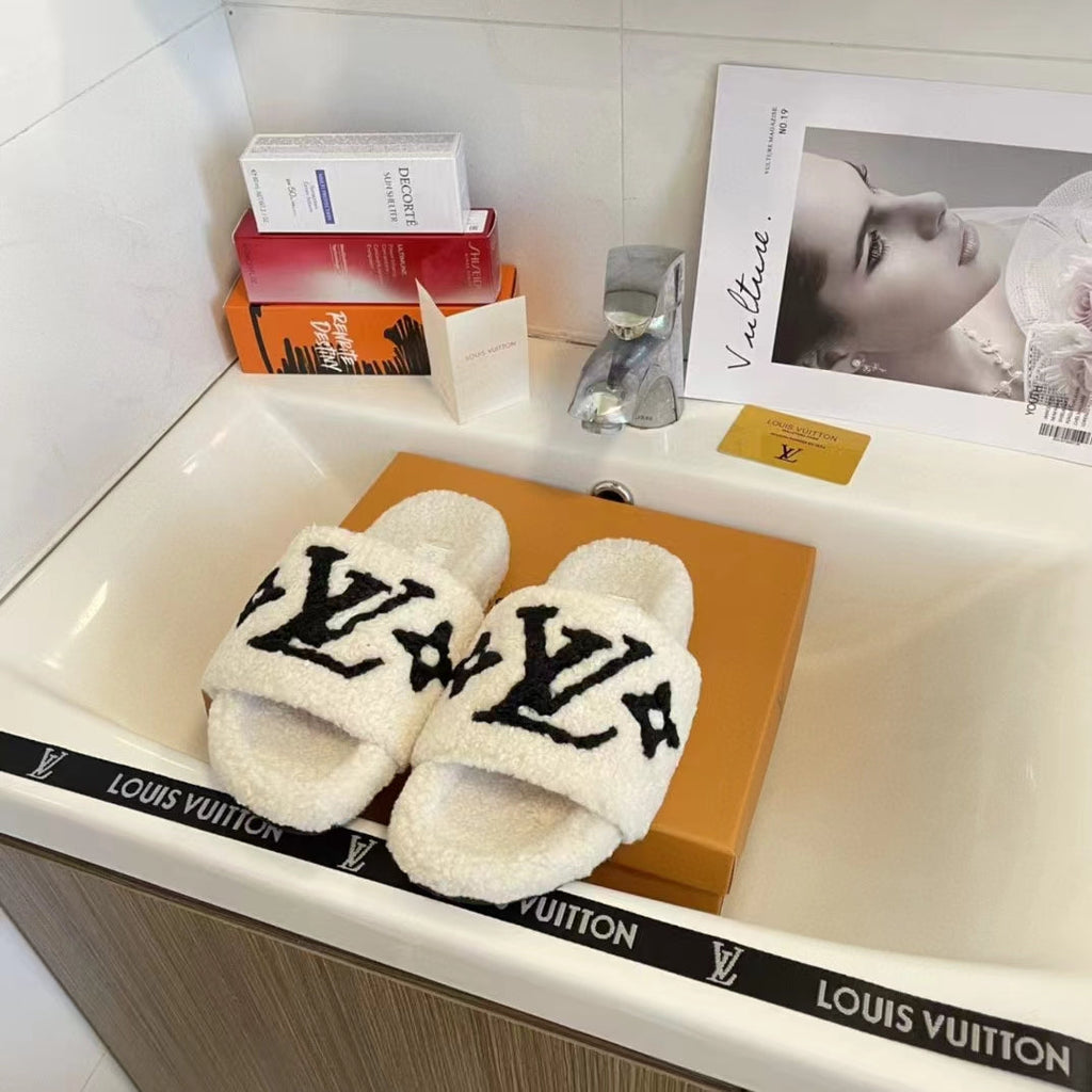 2023 VL Autumn and Winter lamb hair slippers product image 7, provided for visual reference and product detail review
