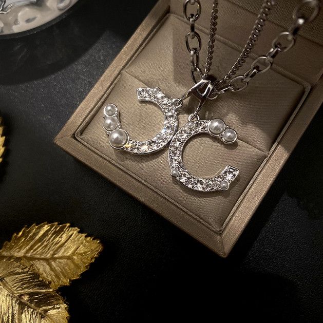 2022 New Fashion Long Imitation Pearl Necklace product image 5, provided for visual reference and product detail review