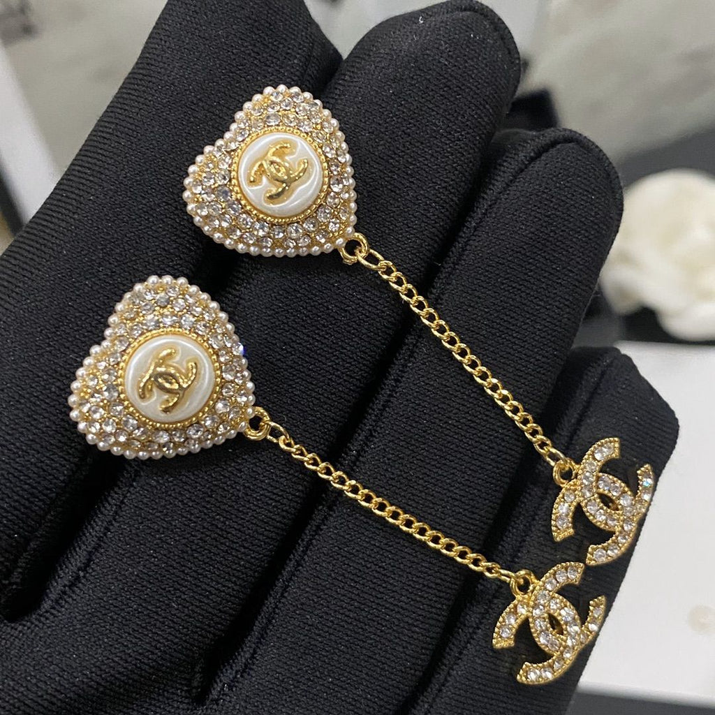 Small fragrant diamond pearl earrings product image 1, provided for visual reference and product detail review
