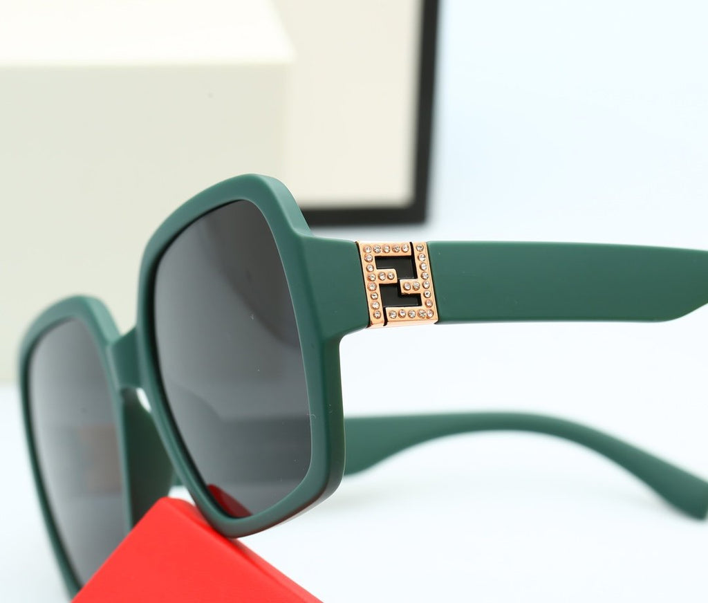 Gradient Color Sunglasses For Women product image 2, provided for visual reference and product detail review