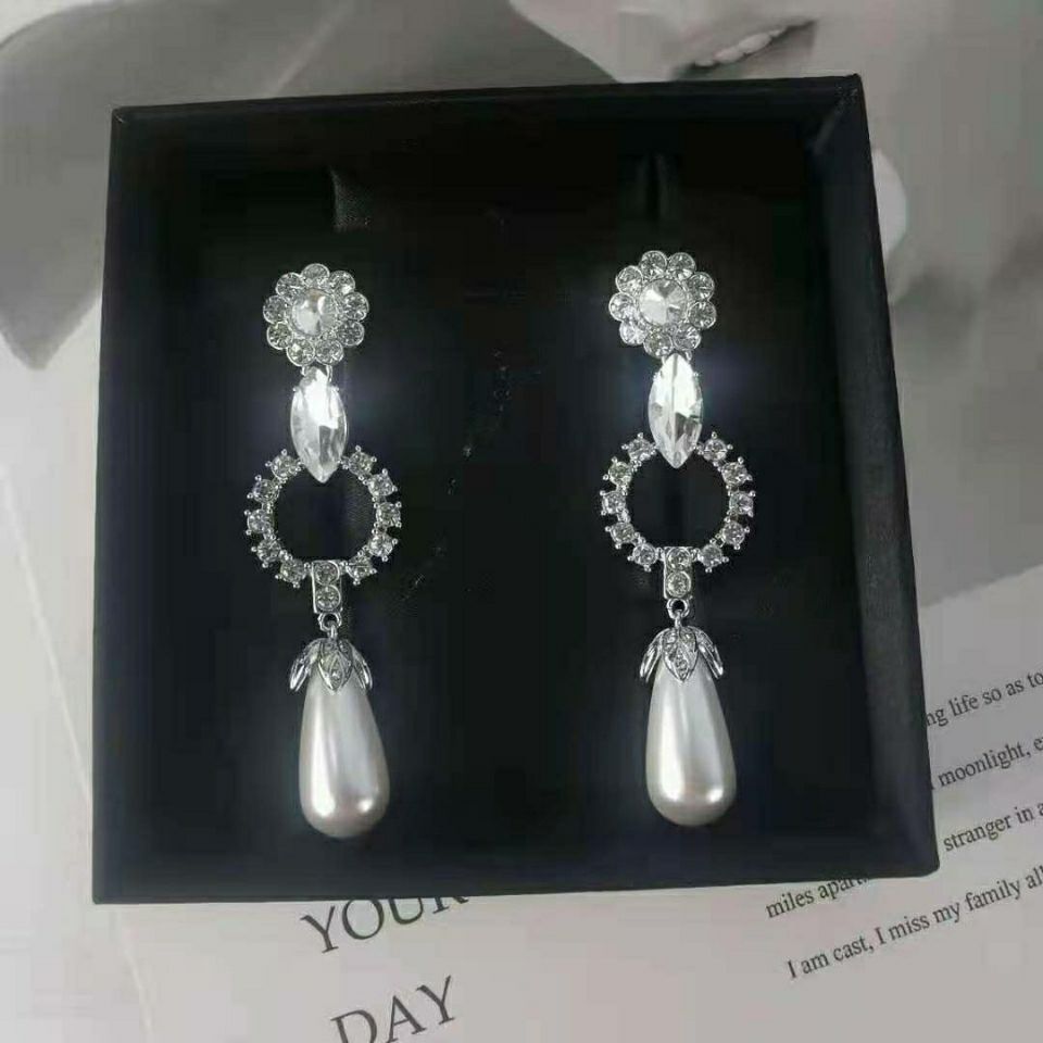 Diamond-set stud earrings product image 6, provided for visual reference and product detail review