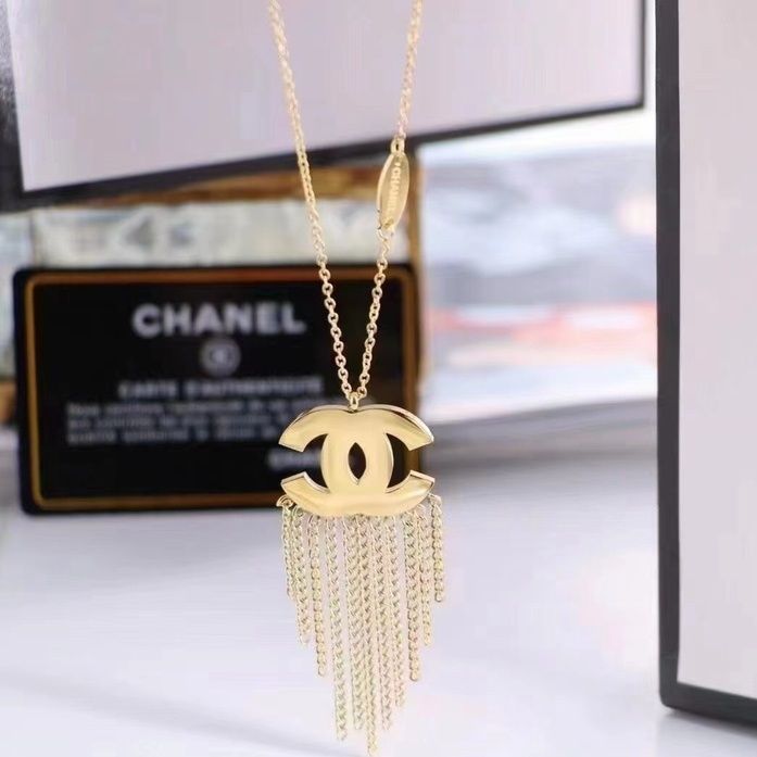 Titanium small fragrance necklace product image 1, provided for visual reference and product detail review