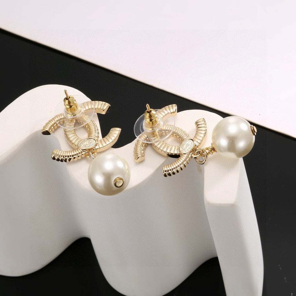 High-Quality Stud Earrings-111 product image 3, provided for visual reference and product detail review