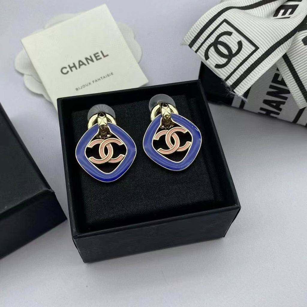 Small fragrant diamond pearl earrings product image 9, provided for visual reference and product detail review