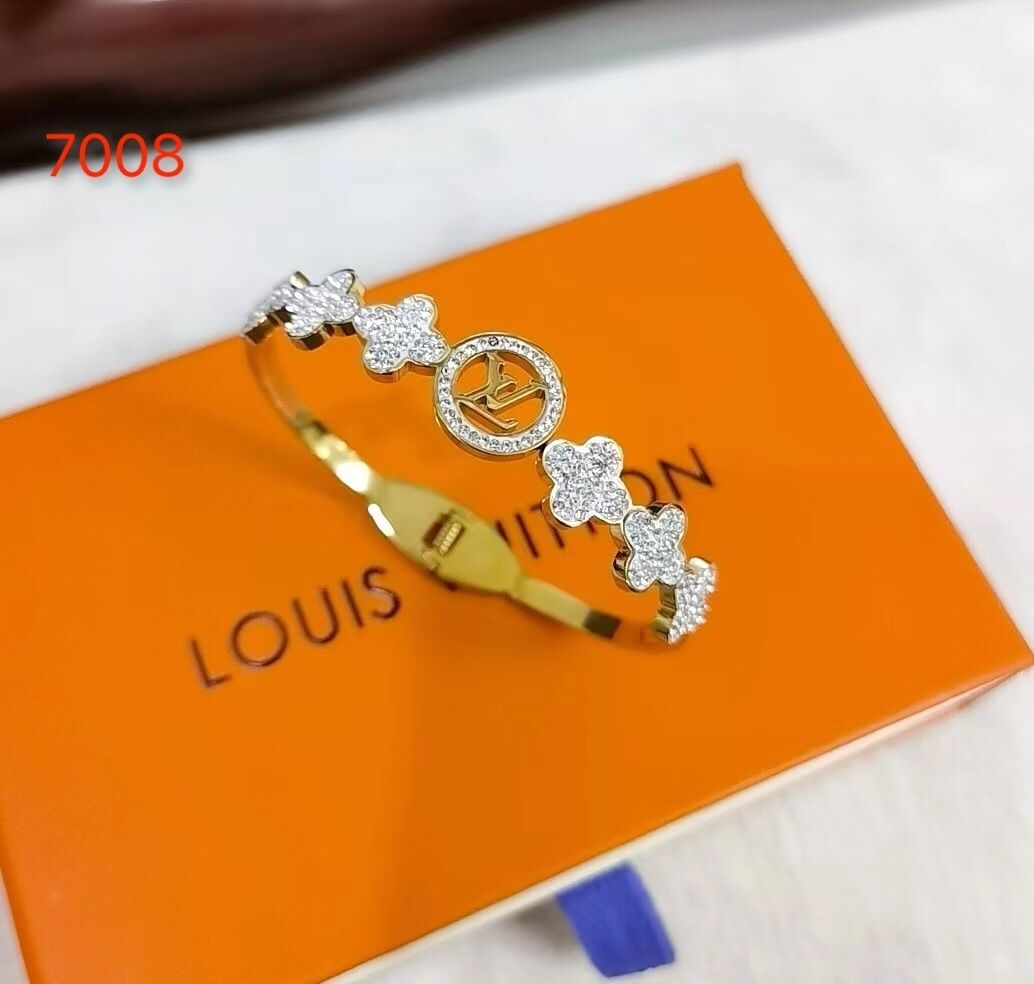 Xiaoxiangfeng Hollow Four leaf Grass Full Diamond Bracelet product image 4, provided for visual reference and product detail