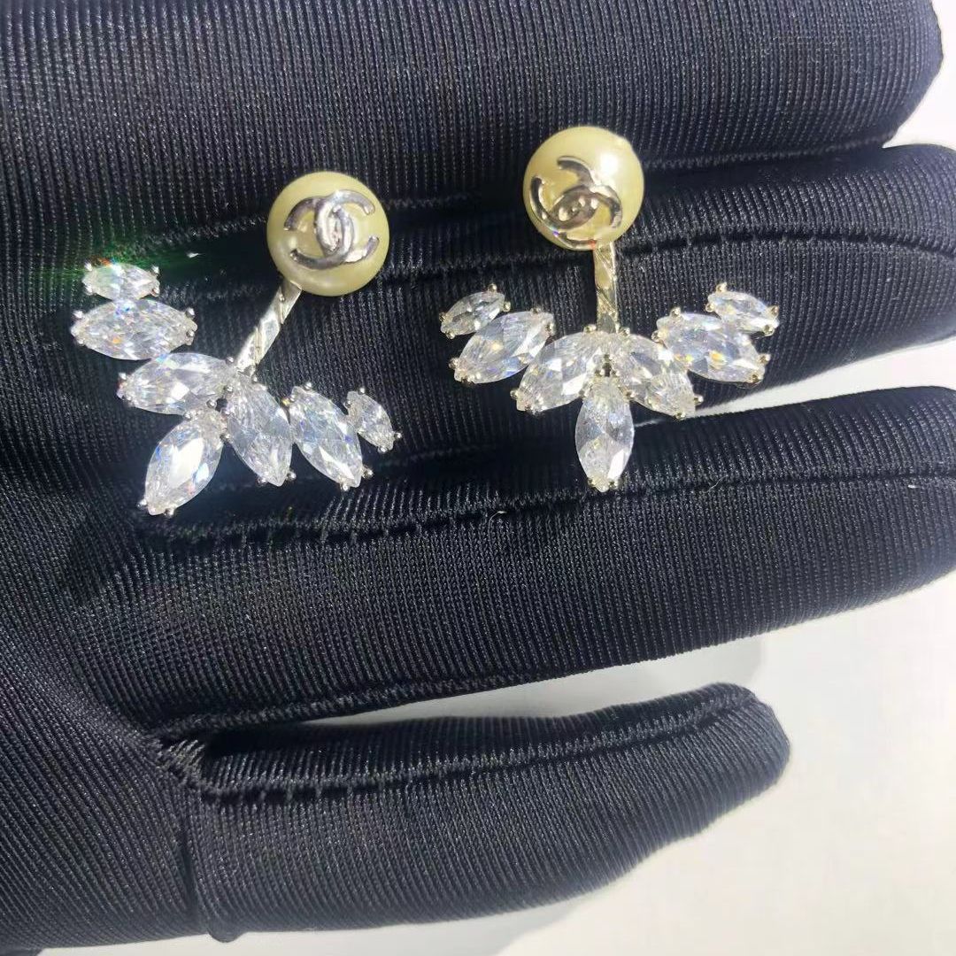 Zircon inlaid pearl steel needle earrings product image 17, provided for visual reference and product detail review