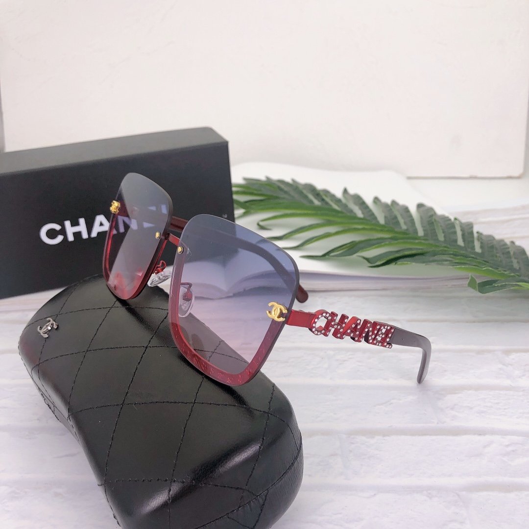 Gradient Color Female Outdoor Sunglasses product image 1, provided for visual reference and product detail review