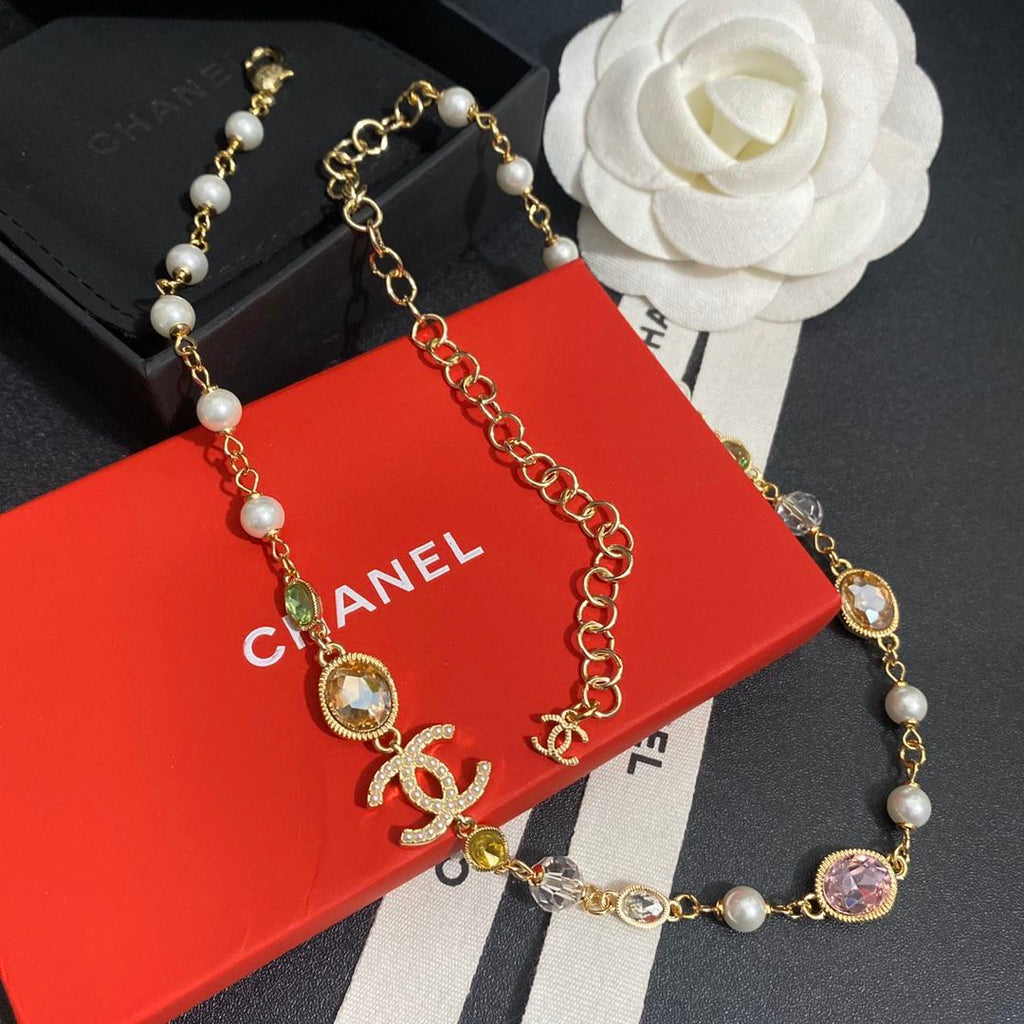 Oval Colorful Crystal Neckchain product image 1, provided for visual reference and product detail review
