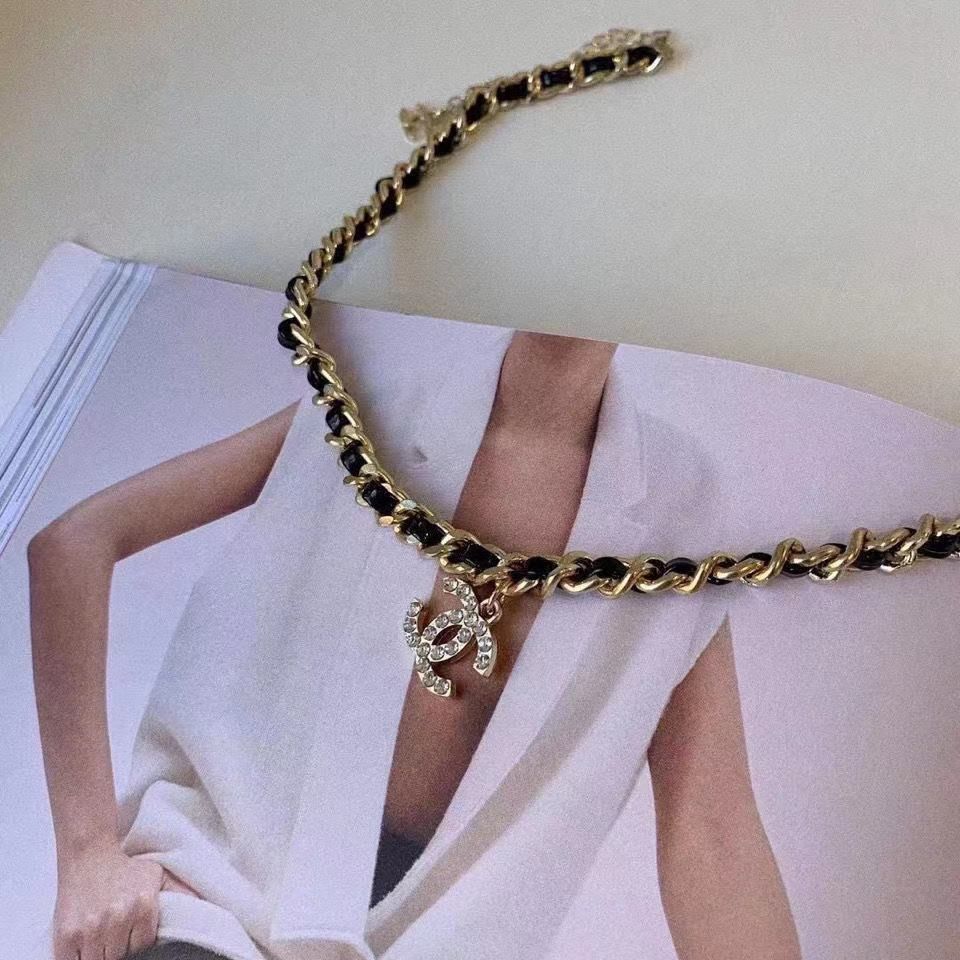 Light luxury necklace necklace product image 3, provided for visual reference and product detail review
