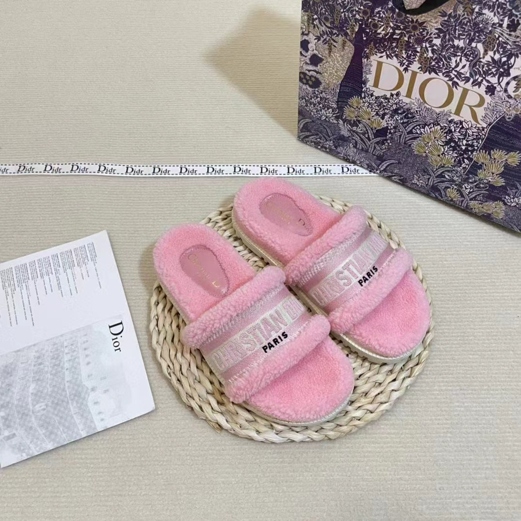 2023 Autumn and Winter lamb hair slippers product image 3, provided for visual reference and product detail review
