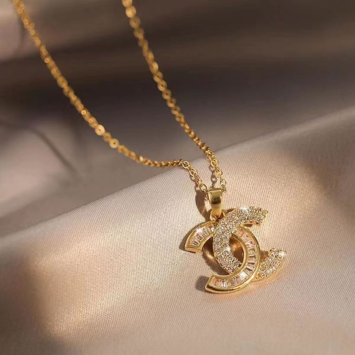 2023 New Fashion Necklace product image 4, provided for visual reference and product detail review