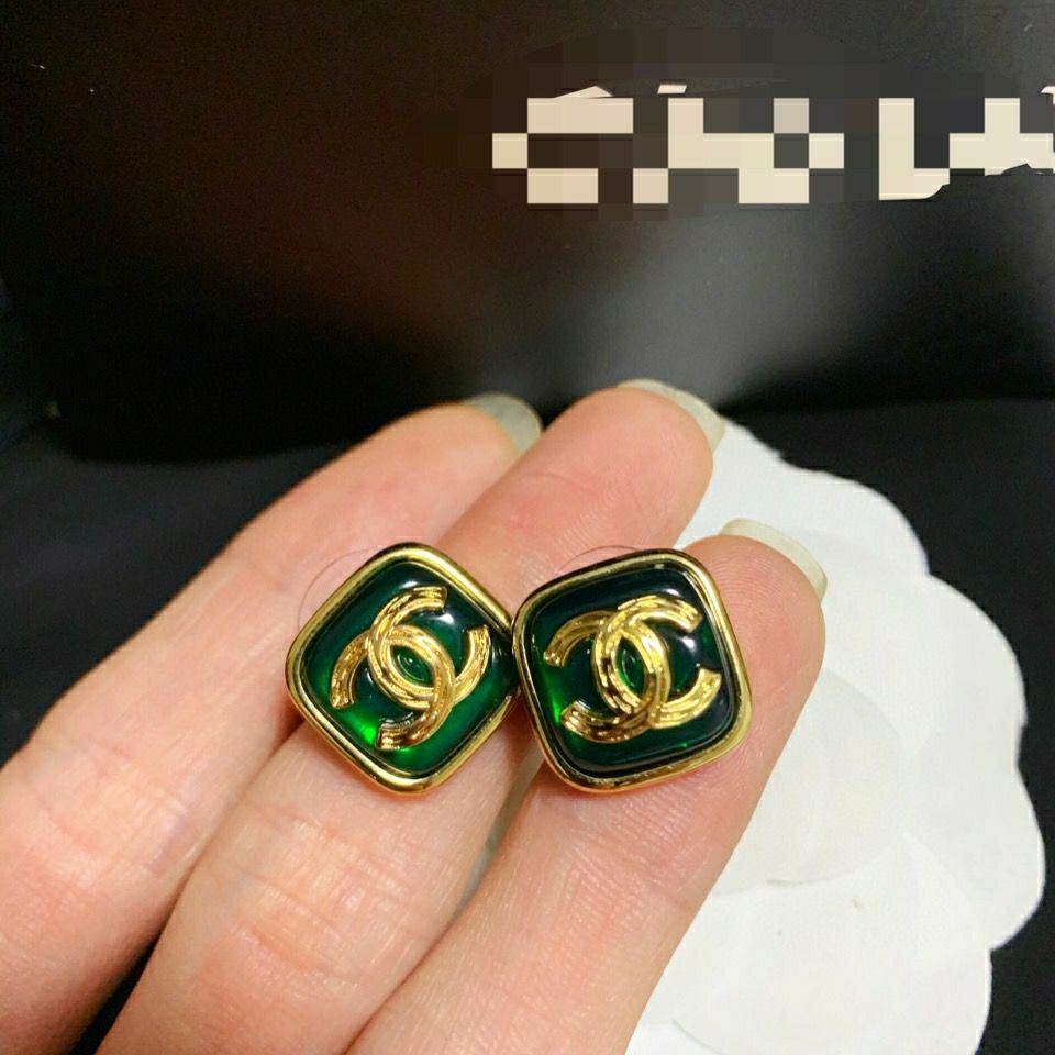 New drop green rubber stud earrings product image 3, provided for visual reference and product detail review