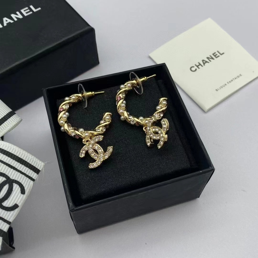 Small fragrant diamond pearl earrings product image 6, provided for visual reference and product detail review